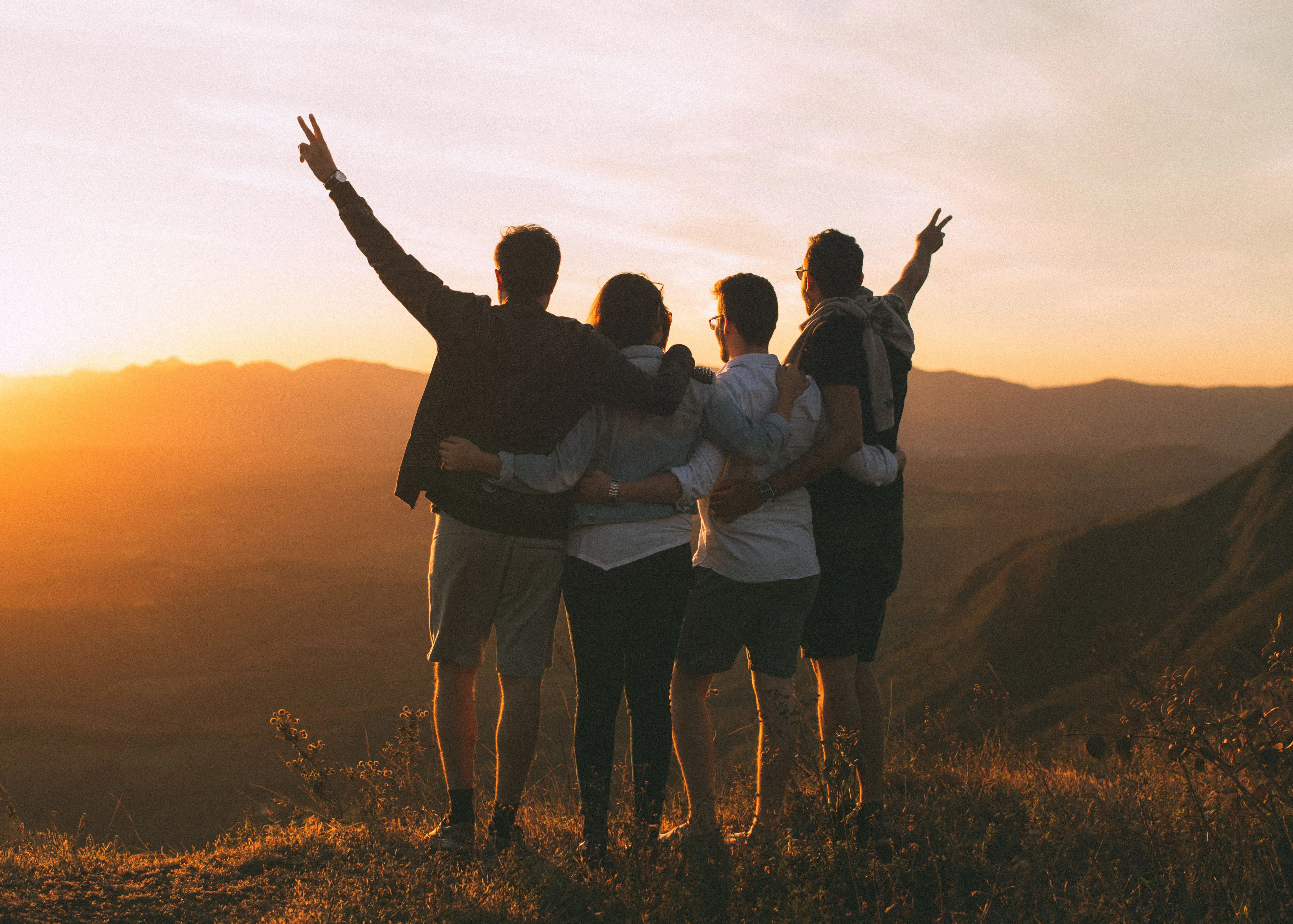Amici al tramonto: viaggio organizzato con un’agenzia di viaggi